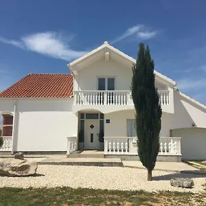 villa-zerava-nin.hotelinzadar.com/