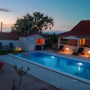 holiday-house-mia-murvica-policnik.hotelinzadar.com/